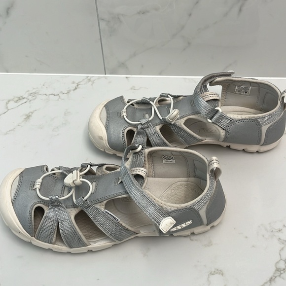 Keen Grey Youth Sandals - Picture 3 of 8